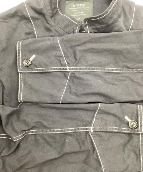 s'yte（サイト）s'yte (サイト) COTTON TWILL GARMENT DYED STAND COLLAR JACKET　UB-J08-016 ブラック サイズ:3の古着・服飾アイテム