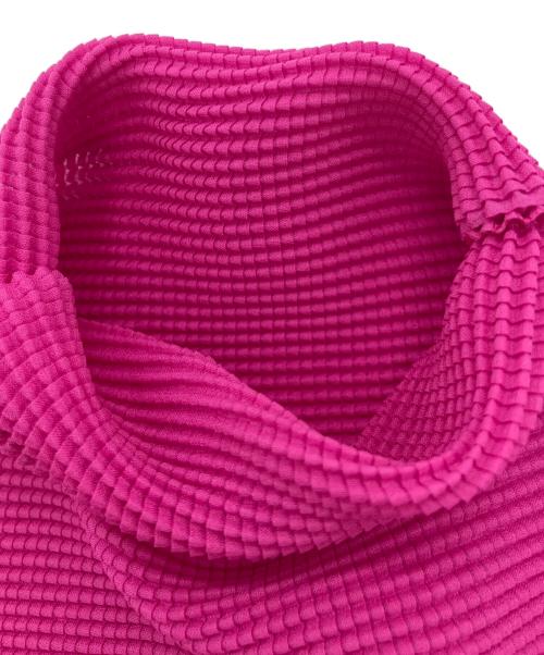 ISSEY MIYAKE PLEATS(T.)（イッセイミヤケ プリーツ）ISSEY MIYAKE PLEATS(T.) (イッセイミヤケ プリーツ) ワッフルプリーツカットソー ピンク サイズ:3の古着・服飾アイテム