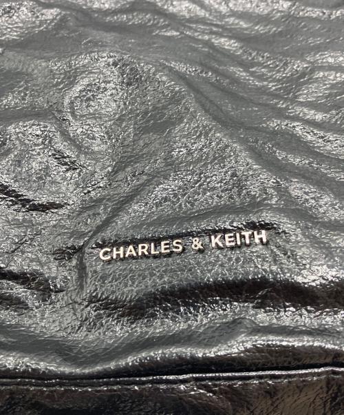 CHARLES & KEITH（チャールズアンドキース）CHARLES & KEITH (チャールズアンドキース) Lark ラルク クリンクルエフェクトホーボーバッグ ノアールの古着・服飾アイテム