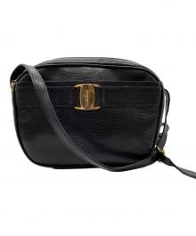 Salvatore Ferragamo（サルヴァトーレ フェラガモ）の古着「ヴァラリボンレザーショルダーバッグ」｜ブラック