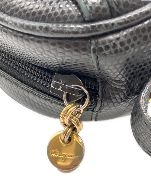 Salvatore Ferragamo（サルヴァトーレ フェラガモ）Salvatore Ferragamo (サルヴァトーレ フェラガモ) ヴァラリボンレザーショルダーバッグ ブラック サイズ:-の古着・服飾アイテム