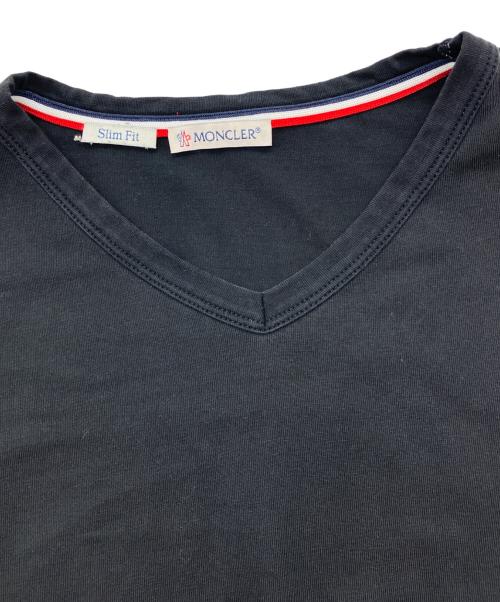 MONCLER（モンクレール）MONCLER (モンクレール) MAGLIA SCOLLO A V Tシャツ ブラック サイズ:Mの古着・服飾アイテム