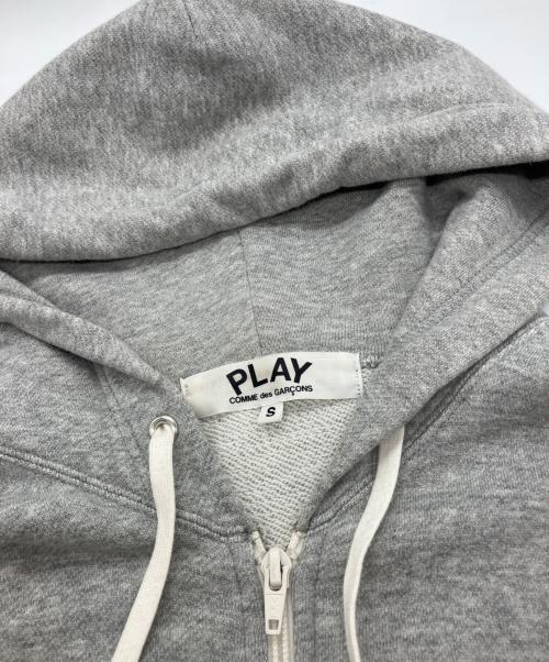 PLAY COMME des GARCONS（プレイコムデギャルソン）PLAY COMME des GARCONS (プレイコムデギャルソン) COTTON SWEAT ZIP PARKA　AD2019 グレー サイズ:Sの古着・服飾アイテム