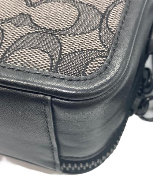 COACH（コーチ）COACH (コーチ) チャータークロスボディ シグネチャージャカード ブラック サイズ:-の古着・服飾アイテム