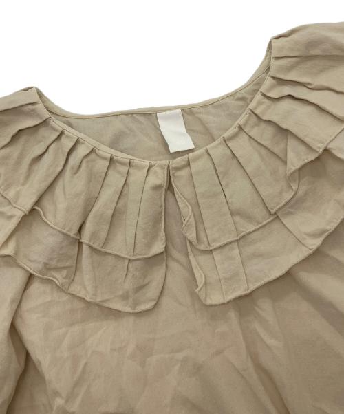 yoli（ヨリ）Yoli (ヨリ) simple frill blouse　YL-TP37-25AW ベージュ サイズ:FREEの古着・服飾アイテム
