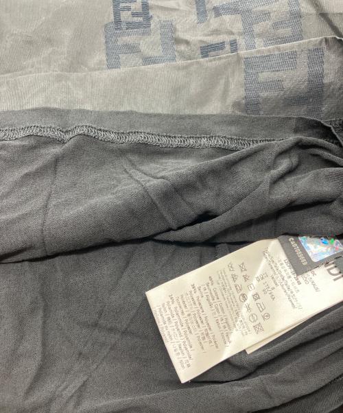 FENDI（フェンディ）FENDI (フェンディ) ズッカ柄Tシャツ　12CPF-19-2846 グレー サイズ:Sの古着・服飾アイテム