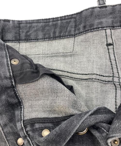 DSQUARED2（ディースクエアード）DSQUARED2 (ディースクエアード) Sexy Twist デニムパンツ　S71LB0751 S30503 ブラック サイズ:42の古着・服飾アイテム