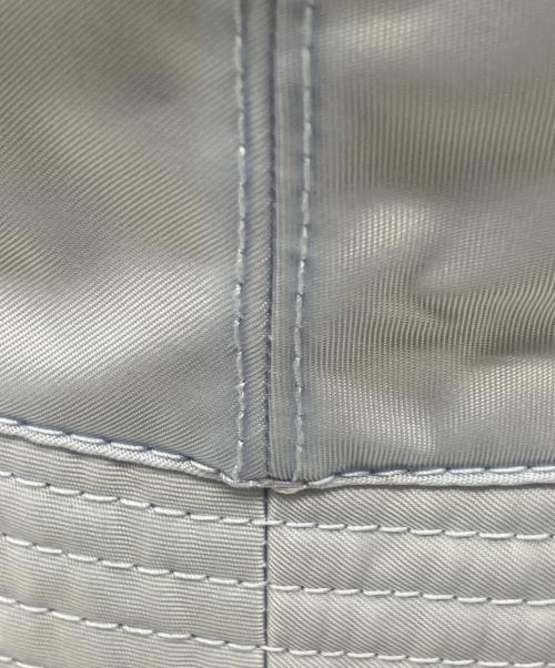 PRADA（プラダ）PRADA (プラダ) RE NYLON 三角ロゴプレート バケットハット ブルー サイズ:-の古着・服飾アイテム