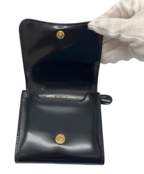 AMI Alexandre Mattiussi（アミアレクサンドルマテュッシ）AMI Alexandre Mattiussi (アミアレクサンドルマテュッシ) PARIS PARIS COMPACT WALLET ブラック サイズ:-の古着・服飾アイテム