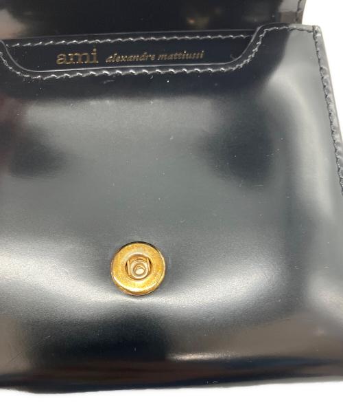 AMI Alexandre Mattiussi（アミアレクサンドルマテュッシ）AMI Alexandre Mattiussi (アミアレクサンドルマテュッシ) PARIS PARIS COMPACT WALLET ブラック サイズ:-の古着・服飾アイテム