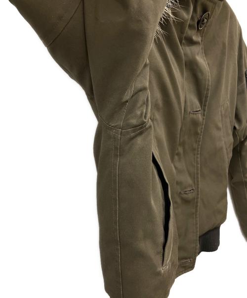 CANADA GOOSE（カナダグース）CANADA GOOSE (カナダグース) Labrador Bomber Hooded Fur Down Jacket オリーブ サイズ:Sの古着・服飾アイテム