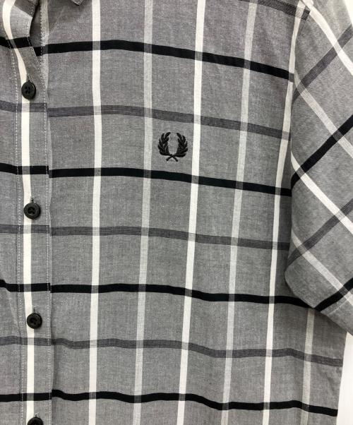 FRED PERRY（フレッドペリー）FRED PERRY (フレッドペリー) ワンピース グレー サイズ:Mの古着・服飾アイテム