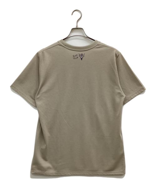South2 West8（サウスツー ウエストエイト）south2 west8 (サウスツー ウエストエイト) プリントTシャツ ベージュ サイズ:Mの古着・服飾アイテム