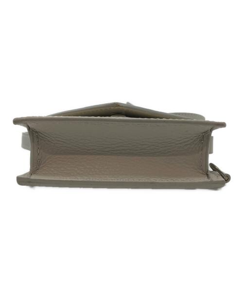 MM6 Maison Margiela（エムエムシックスメゾンマルジェラ）MM6 Maison Margiela (エムエムシックスメゾンマルジェラ) ミニ Triangle 6 バッグ グレーの古着・服飾アイテム
