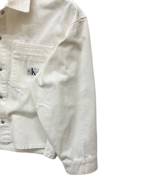 Calvin Klein Jeans（カルバンクラインジーンズ）Calvin Klein Jeans (カルバンクラインジーンズ) BOXY SHIRT JACKET ホワイト サイズ:Mの古着・服飾アイテム