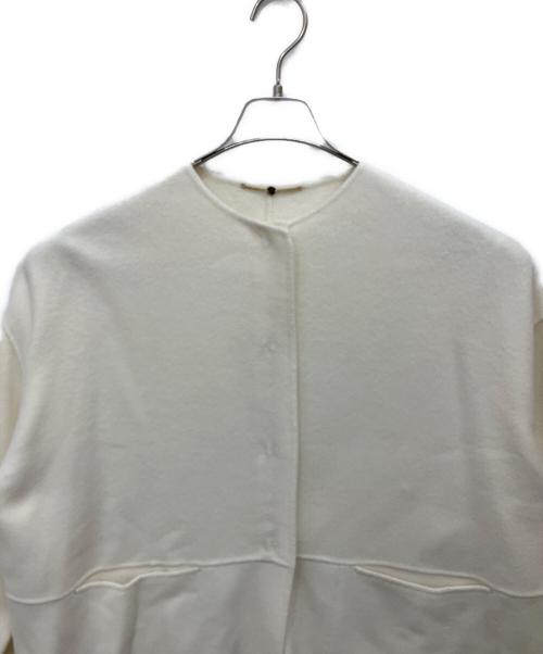FRAY ID（フレイ アイディー）FRAY ID (フレイ アイディー) マフラー付ノーカラーリバーミドルコート ホワイト サイズ:SIZE 0の古着・服飾アイテム