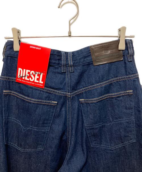 DIESEL（ディーゼル）DIESEL (ディーゼル) Relaxed Jeans ハイウエスト 1987 D-Khelz インディゴ サイズ:66 未使用品の古着・服飾アイテム