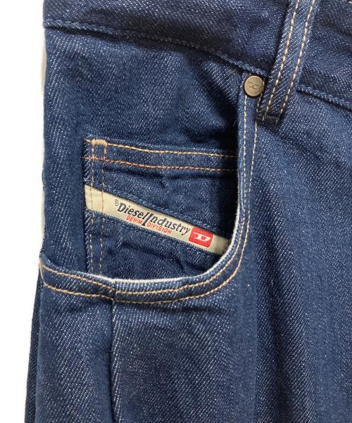 DIESEL（ディーゼル）DIESEL (ディーゼル) Relaxed Jeans ハイウエスト 1987 D-Khelz インディゴ サイズ:66 未使用品の古着・服飾アイテム