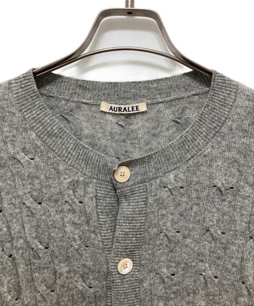 AURALEE（オーラリー）AURALEE (オーラリー) SUPER FINE CASHMERE SILK CABLE KNIT CARDIGAN グレー サイズ:５の古着・服飾アイテム
