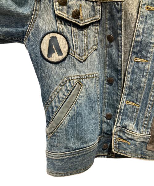 ARMANI EXCHANGE（アルマーニ エクスチェンジ）ARMANI EXCHANGE (アルマーニ エクスチェンジ) 襟レザーロゴパッチデニムジャケット インディゴ サイズ:Sの古着・服飾アイテム