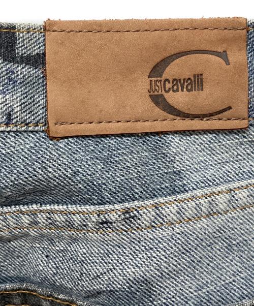 JUST CAVALLI（ジャストカヴァリ）JUST CAVALLI (ジャストカヴァリ) ナポレオンプリントデニムパンツ ブルー サイズ:31の古着・服飾アイテム