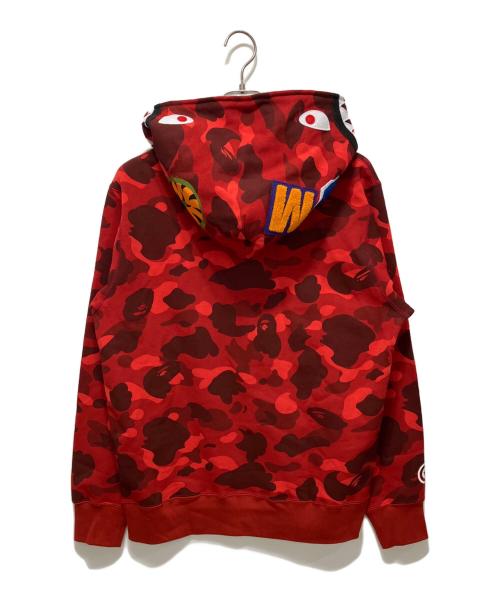 BAPE BY A BATHING APE（ベイプバイアベイシングエイプ）BAPE BY A BATHING APE (ベイプバイアベイシングエイプ) COLOR CAMO SHARK FULL ZIP HOODIE レッド サイズ:Lの古着・服飾アイテム