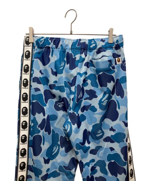 A BATHING APE（アベイシングエイプ）A BATHING APE (アベイシングエイプ) ABC CAMO JACQUARD TRACK PANTS ブルー サイズ:L 未使用品の古着・服飾アイテム