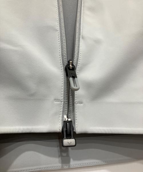 DESCENTE ALLTERRAIN（デザイント オルテライン）DESCENTE ALLTERRAIN (デザイント オルテライン) ソフトシェルジャケット“クレアス” オフホワイト サイズ:Lの古着・服飾アイテム