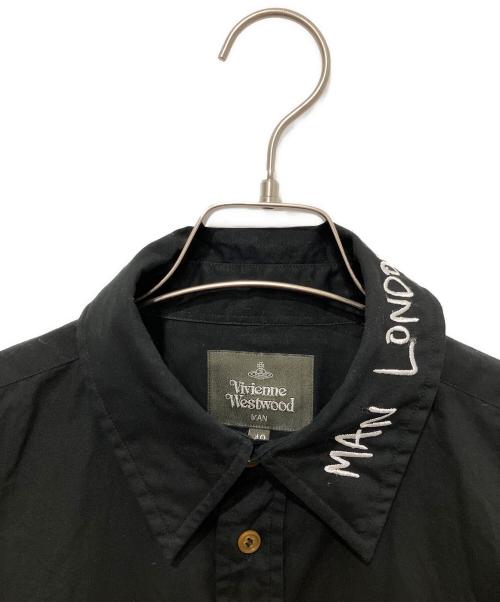 Vivienne Westwood man（ヴィヴィアン ウェストウッド マン）Vivienne Westwood man (ヴィヴィアン ウェストウッド マン) Embroidery Classic Shirt ブラック サイズ:48の古着・服飾アイテム