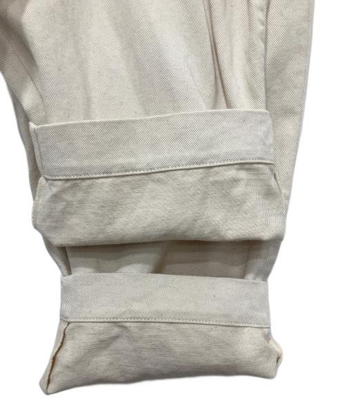 KAGURE（カグレ）KAGURE (カグレ) ドリルルーズサルエルパンツ アイボリーの古着・服飾アイテム