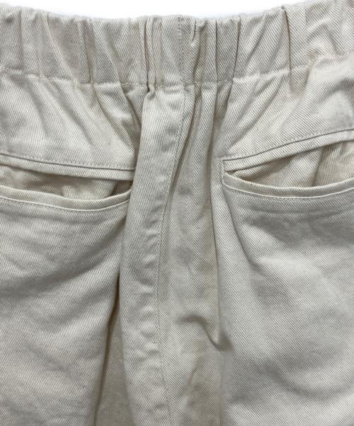 KAGURE（カグレ）KAGURE (カグレ) ドリルルーズサルエルパンツ アイボリーの古着・服飾アイテム