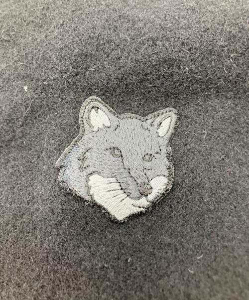 maison kitsune（メゾンキツネ）maison kitsune (メゾンキツネ) BOLD FOX ロゴパッチ マフラー ブラック 未使用品の古着・服飾アイテム