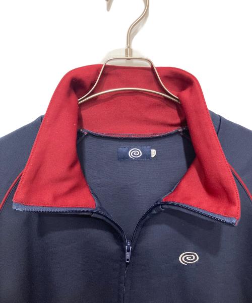 SOL soonerorlater（ソル スーナーオアレイター）SOL soonerorlater (ソル スーナーオアレイター) GuruGuru Track Jacket ネイビー×レッド サイズ:XLの古着・服飾アイテム