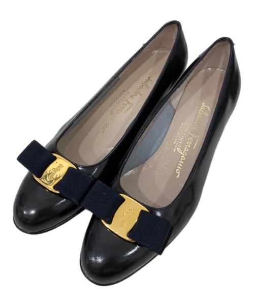 Salvatore Ferragamo（サルヴァトーレ フェラガモ）Salvatore Ferragamo (サルヴァトーレ フェラガモ) VARA リボンパンプス ブラック サイズ:5 1/2の古着・服飾アイテム