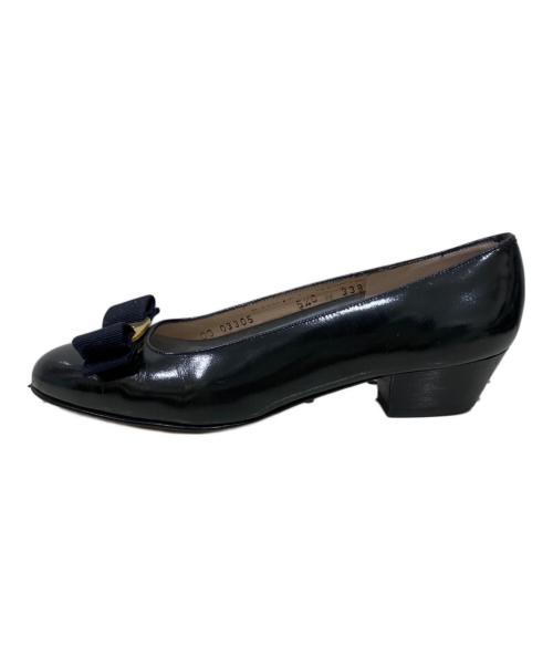 Salvatore Ferragamo（サルヴァトーレ フェラガモ）Salvatore Ferragamo (サルヴァトーレ フェラガモ) VARA リボンパンプス ブラック サイズ:5 1/2の古着・服飾アイテム