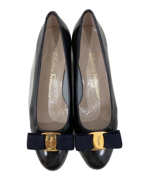 Salvatore Ferragamo（サルヴァトーレ フェラガモ）Salvatore Ferragamo (サルヴァトーレ フェラガモ) VARA リボンパンプス ブラック サイズ:5 1/2の古着・服飾アイテム