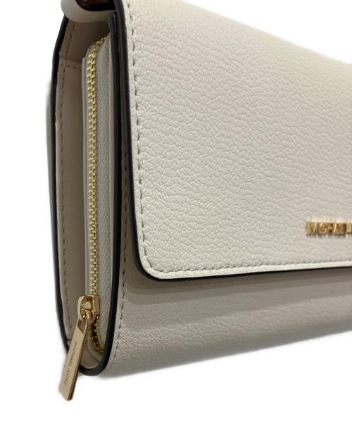 MICHAEL KORS（マイケルコース）MICHAEL KORS (マイケルコース) ジェットセット アイテム ジップアラウンド クロスボディ アイボリー 未使用品の古着・服飾アイテム