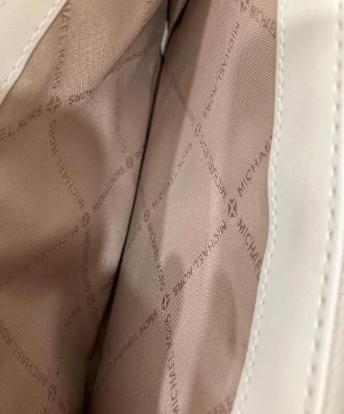 MICHAEL KORS（マイケルコース）MICHAEL KORS (マイケルコース) ジェットセット アイテム ジップアラウンド クロスボディ アイボリー 未使用品の古着・服飾アイテム