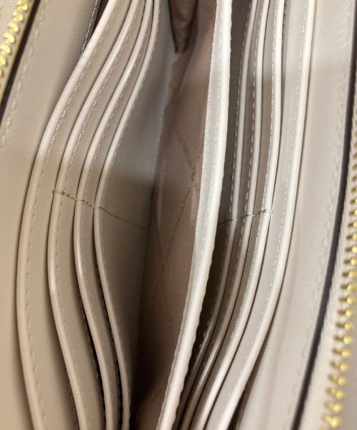 MICHAEL KORS（マイケルコース）MICHAEL KORS (マイケルコース) ジェットセット アイテム ジップアラウンド クロスボディ アイボリー 未使用品の古着・服飾アイテム