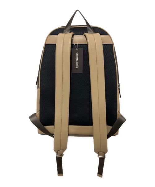 MICHAEL KORS（マイケルコース）MICHAEL KORS (マイケルコース) PACEY ポケット Aライン バックパック ベージュ 未使用品の古着・服飾アイテム