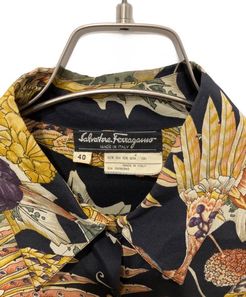 Salvatore Ferragamo（サルヴァトーレ フェラガモ）Salvatore Ferragamo (サルヴァトーレ フェラガモ) 総柄シルクシャツ ブラック×イエロー サイズ:40の古着・服飾アイテム