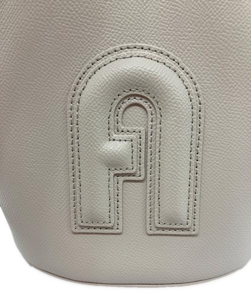 FURLA（フルラ）FURLA (フルラ) クリオバケットバッグ ベージュの古着・服飾アイテム