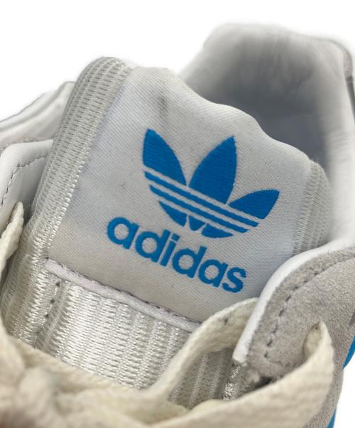 adidas（アディダス）adidas (アディダス) ローカットスニーカー グレー×ブルー サイズ:26.5の古着・服飾アイテム