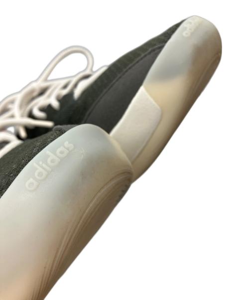 adidas（アディダス）adidas (アディダス) Fear Of God (フィア・オブ・ゴッド) コラボスニーカー グレー×ホワイト サイズ:27の古着・服飾アイテム