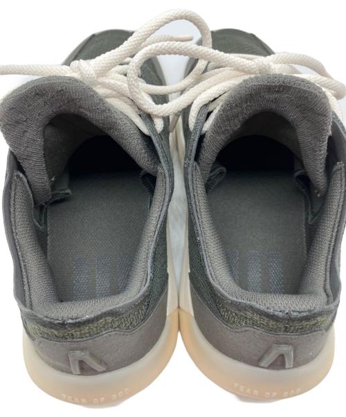 adidas（アディダス）adidas (アディダス) Fear Of God (フィア・オブ・ゴッド) コラボスニーカー グレー×ホワイト サイズ:27の古着・服飾アイテム