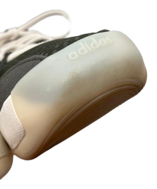 adidas（アディダス）adidas (アディダス) Fear Of God (フィア・オブ・ゴッド) コラボスニーカー グレー×ホワイト サイズ:27の古着・服飾アイテム
