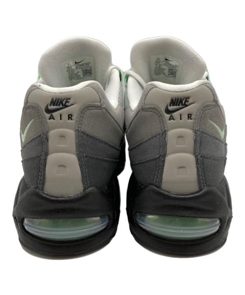 NIKE（ナイキ）NIKE (ナイキ) ローカットスニーカー ホワイト×グリーン サイズ:27.5の古着・服飾アイテム