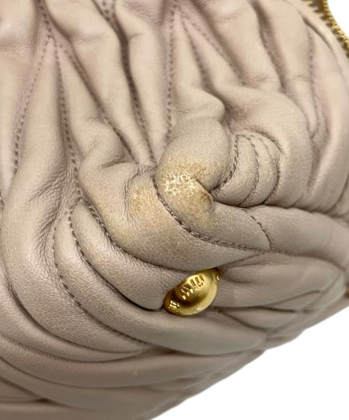 MIU MIU（ミュウミュウ）MIU MIU (ミュウミュウ) MATELASSE ミニショルダーバッグ ベージュの古着・服飾アイテム
