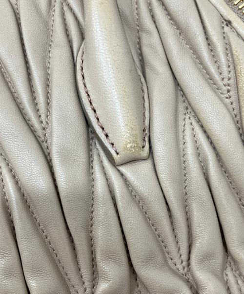 MIU MIU（ミュウミュウ）MIU MIU (ミュウミュウ) MATELASSE ミニショルダーバッグ ベージュの古着・服飾アイテム