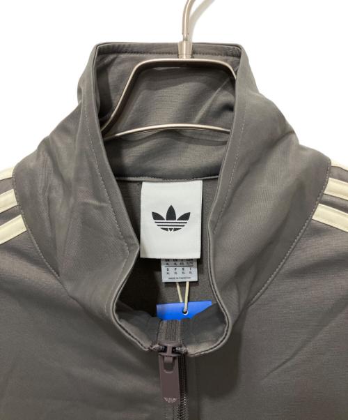adidas（アディダス）adidas (アディダス) FIRE BIRD TT グレー サイズ:XL 未使用品の古着・服飾アイテム